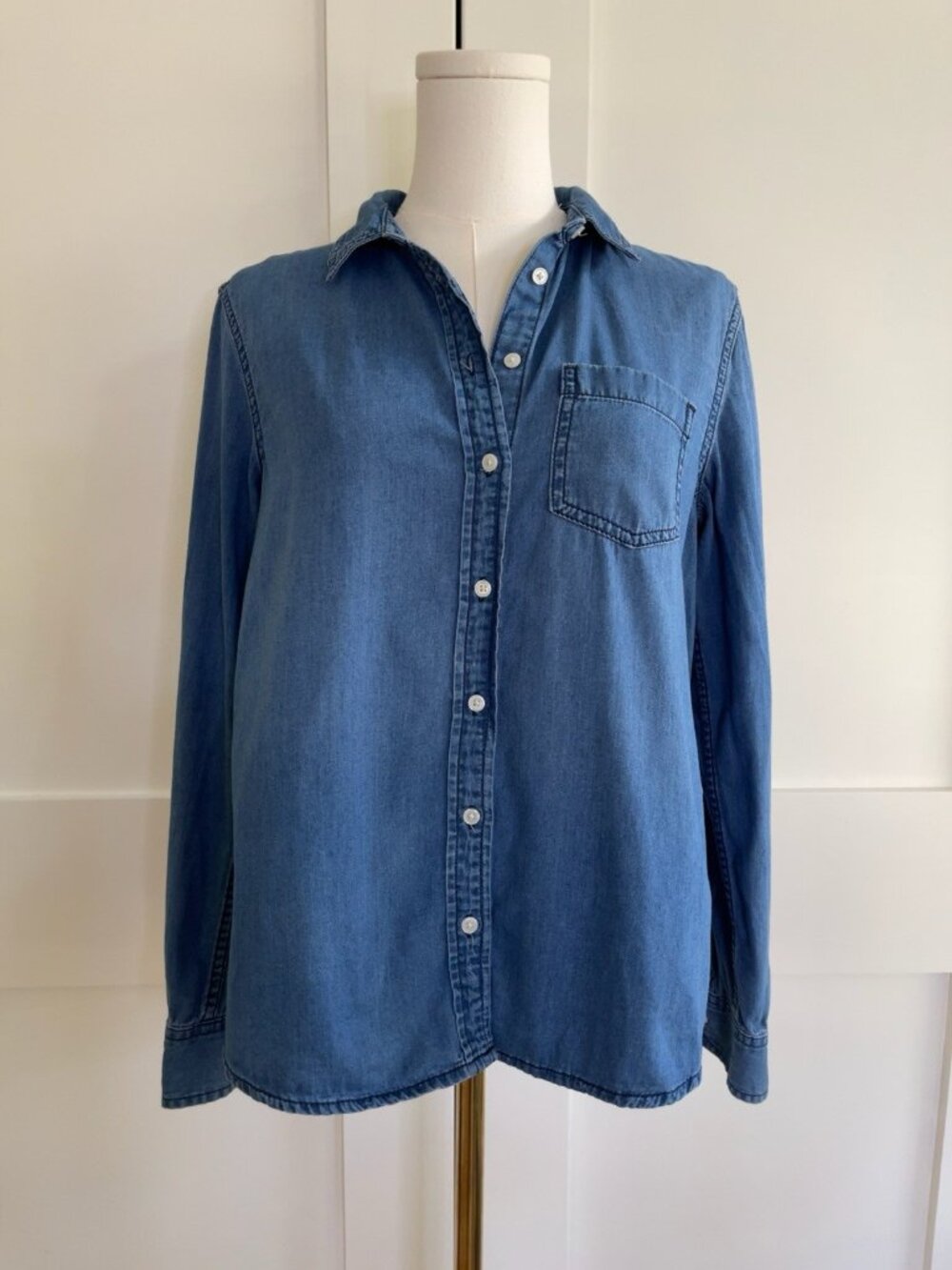 Banana Republic Soft Chambray Button-Front Shirt, Medium Blue Wash, Small